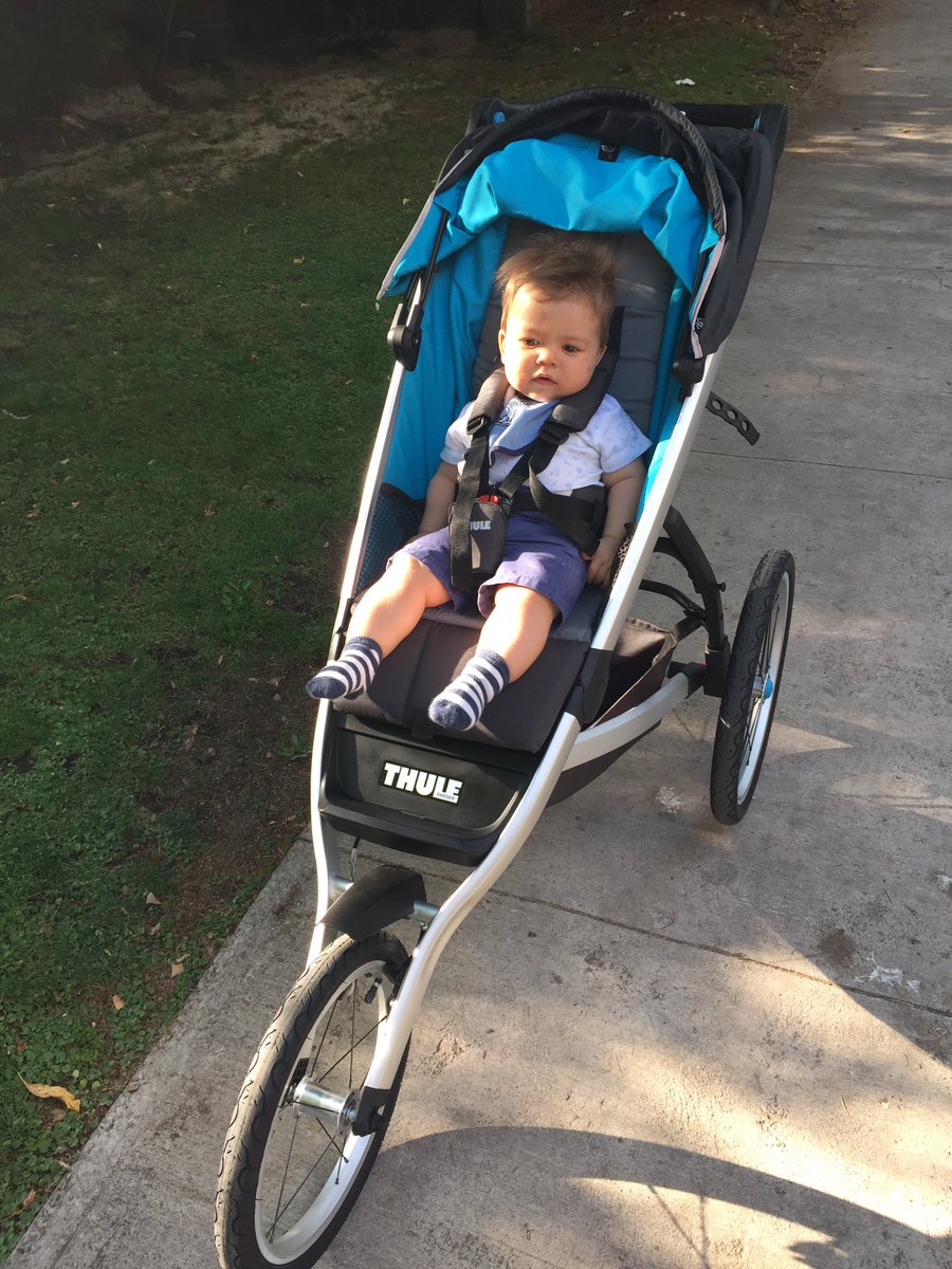 wemove_cl's tweet photo. Listos para correr! @Thule #thulechile #entrenarenfamilia https://t.co/7JdzLW2Fuw