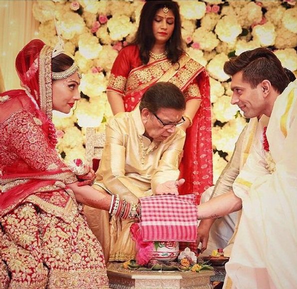 trishac2514's tweet photo. #RoundUp2016 #Bollywood celebrities who got hitched
https://t.co/lMHRKhaafB https://t.co/Hs5mkAiD4m