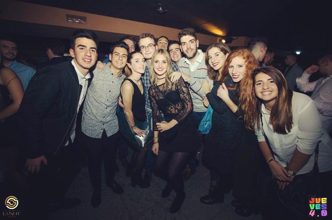Qué bien se lo pasaron todos ayer en #DiscoLaNuit #Sevilla con #TheJueves!
Buena #música y mejor ambiente!
Ven y vívelo!