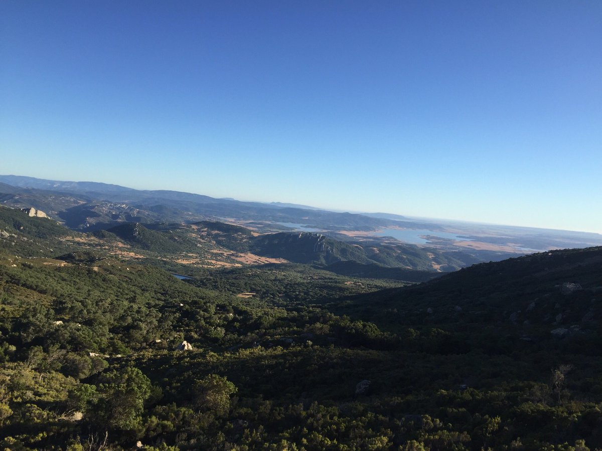 Disfruta de nuestras vistas en la #SierraDeCadiz a una hora en coche desde nuestra #CasaRural y tened todos un Feliz Año 2017 🎉🎉🎉
