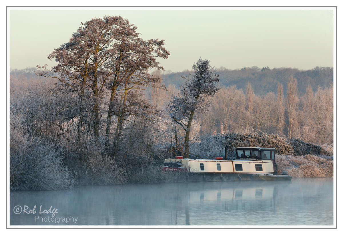 RobLodgePhoto's tweet photo. @BerkshireLife Beautiful morning on the Thames at Sonning yesterday. https://t.co/aXO6GsQCKX