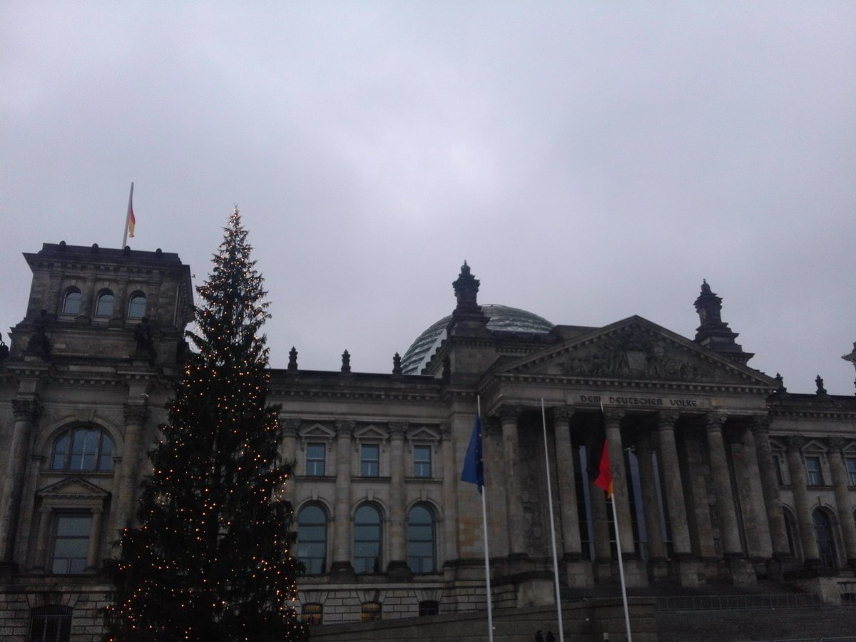 MBR-Gerhard Richter wünscht allen einen guten Start in 2017 !
#Deutschland #Berlin #Brandenburg #beBerlin #seiBerlin #IchbineinBerliner