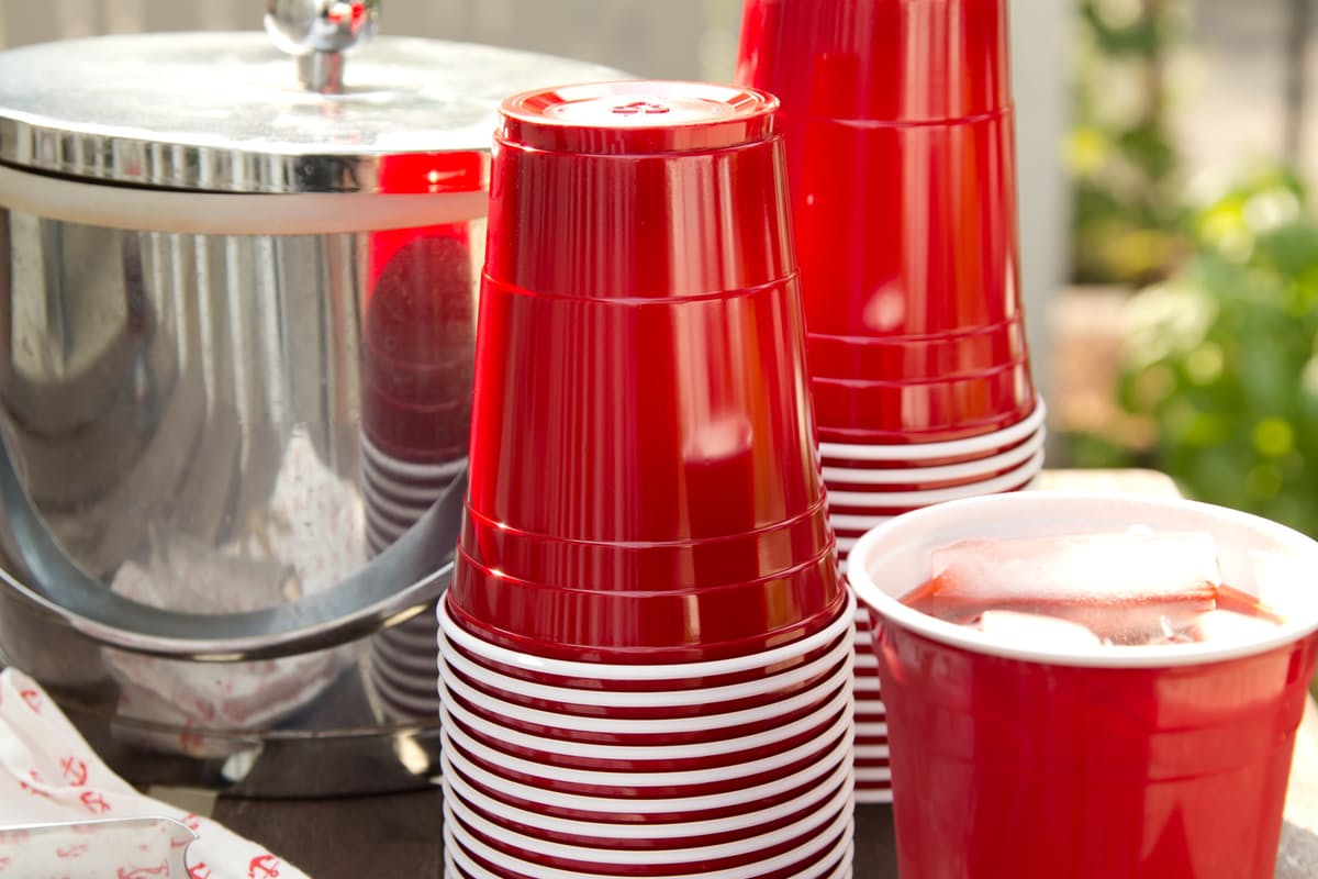 Independent's tweet photo. Damnit, 2016: The inventor of the red cup has died https://t.co/cchm0Gn9sU https://t.co/nLQzlaUW44