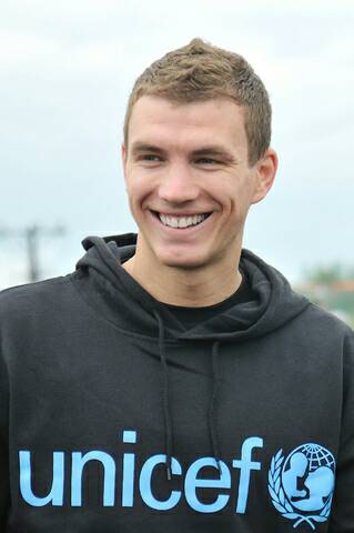 UNICEFBiH's tweet photo. Congratulations to our Ambassador! :) https://t.co/qD6P01Jzjg https://t.co/dRcSH57nlq