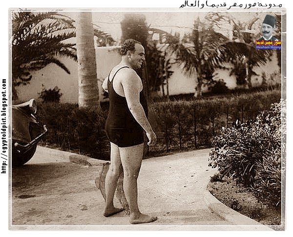 آل كابوني في ثوب السباحة في مكتبه في جزيرة النخلة فلوريدا 1929