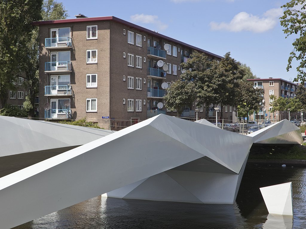 DutchUrbanIndex's tweet photo. Modern #fietsbrug #cyclingbridge Erasmusgracht in #Amsterdam. Engineer @ABTbv. https://t.co/9veUQ6C95c