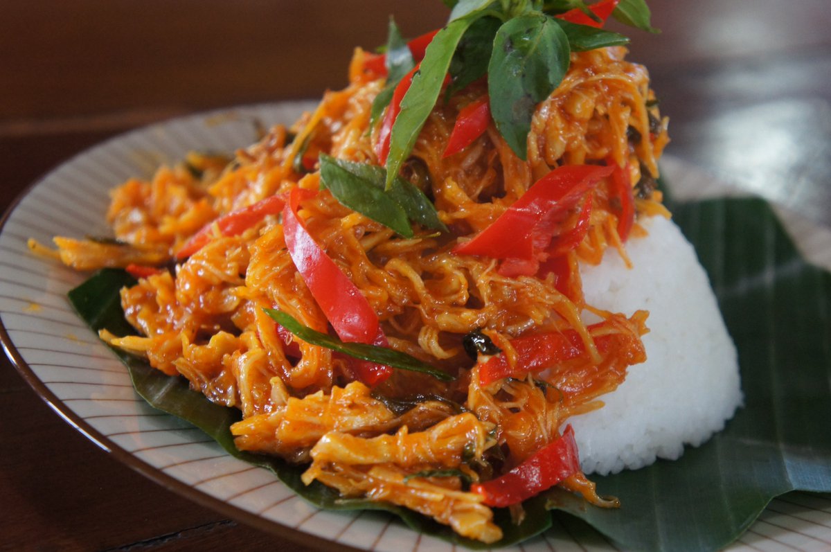 ayamkaruhun's tweet photo. Ini dia menu yg akan keluar di Tahun Baru. Ayam Suwir Karuhun. Penasaran sm rasanya? Kita tunggu acara Tahun Barunya di Ayam Karuhun Resto https://t.co/djhClesKIm