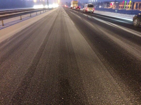Pas op voor gladheid door heel Nederland #mist #gladheid #weer #schade Ga goed het nieuwe jaar in!