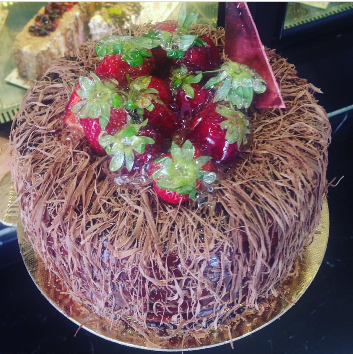 CityMersinCom's tweet photo. La Vanille 'in nefis çikolata ve çilekli yaşpastalarını denediniz mi? #mersin #citymersin #şehtikeşfet #yaşpasta #cake #pasta #patiseri # https://t.co/O0NVhrsUTQ