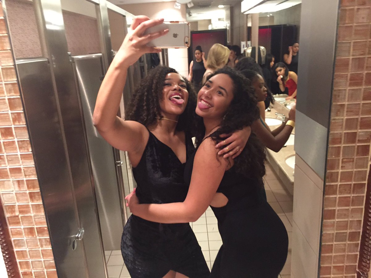 syd_ah's tweet photo. We may have had the most fun in the bathroom #copa2016 https://t.co/FZc0KvbgR0