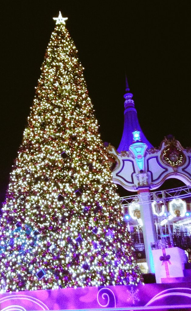 beautybyaubri_'s tweet photo. 🎄❄ so much fun today #winterfest2016 https://t.co/qM3p4VnhJW