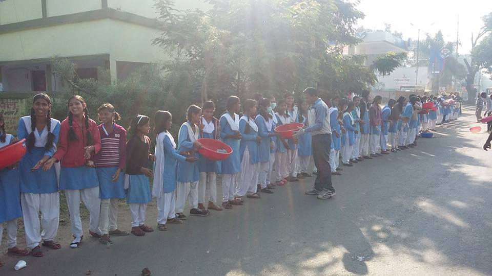 BetulNagar's tweet photo. #Future join hands with #present to realize dream of #SwachhBharat #SwachhBetul
Swachhgrahis volunteering in cleanliness drive @BetulNagar https://t.co/2Yekq05ZVC