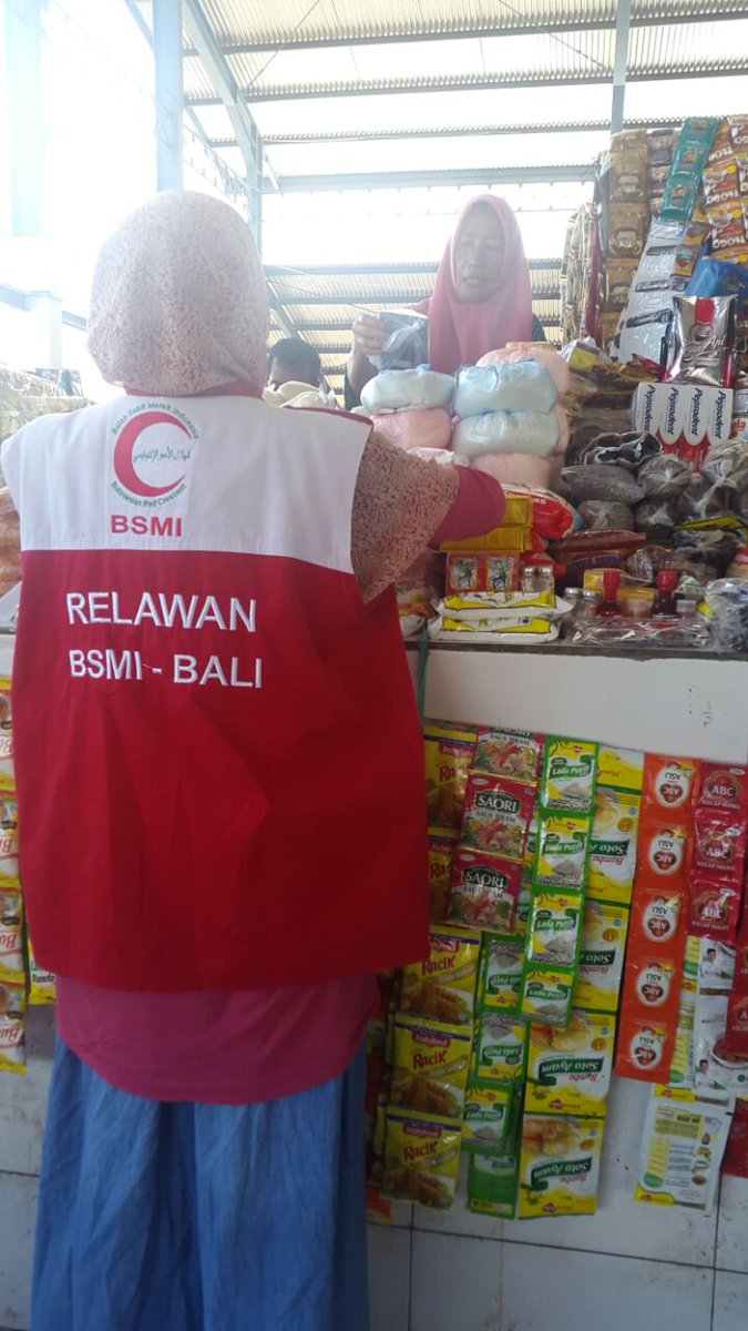 DPN_BSMI's tweet photo. Selain mendirikan posko pelayanan kesehatan, BSMI juga menjalankan bnyk program seperti Baksos, Dapur Umum, Trauma Healing #BSMIPeduliBima https://t.co/o5LDUpyNME