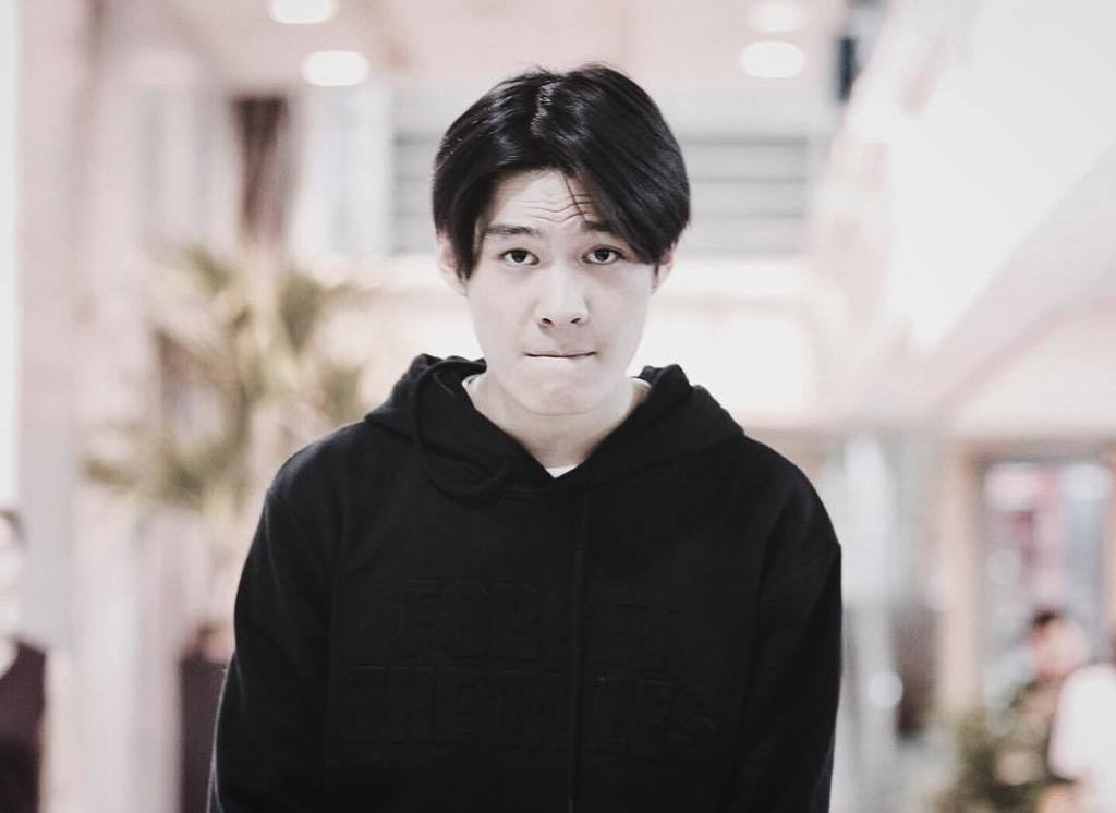 KarnKPN's tweet photo. มองไรโบร๋🤔🤓 https://t.co/fgQ1smQs3V