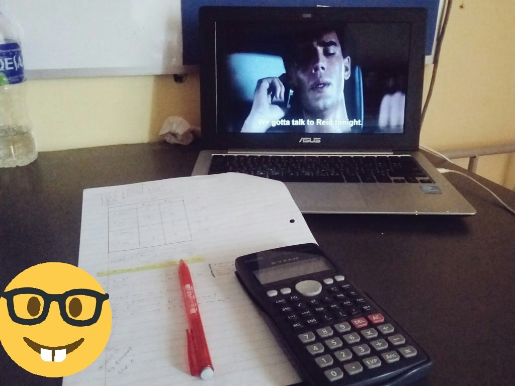 syafiqahpwetty's tweet image. Dia punya nafsu nk tengok movie tu tak boleh lari la kena tngok jugak😂 #studyMoodOn #4papers #fighting