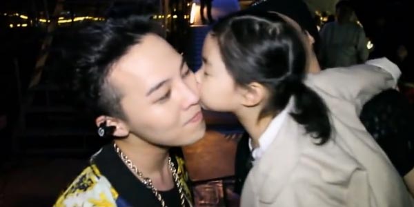 MykaKreschel's tweet photo. "Mommy, daddy, he's so cute can I give him a kiss? *shy*"

Ang laki na ng baby ko huhu https://t.co/qooPTz8BFy