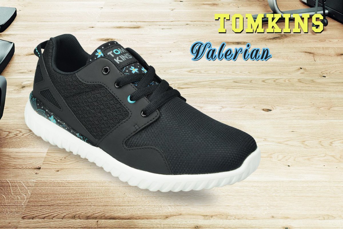 VALERIAN Black size 36-40,  warna base hitam dipadu dengan motif yang menarik pada bagian heels outsole .

tomkins.id