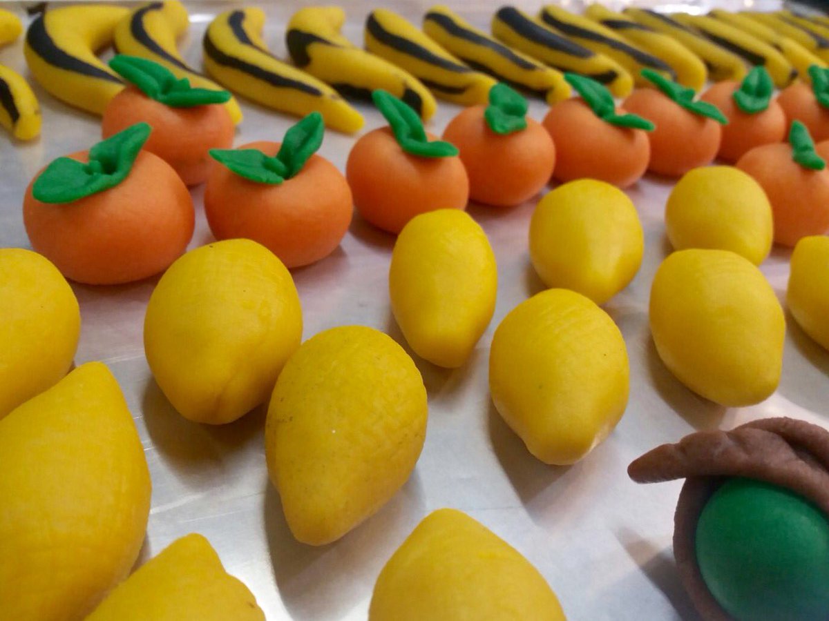 xocogranollers's tweet photo. Qui diu que a #Granollers no es poden trobar les típiques #figuretes de #massapà del dia de #Reis? 
Nosaltres ja en tenim.
#VallèsOriental https://t.co/3YyutRNfRT