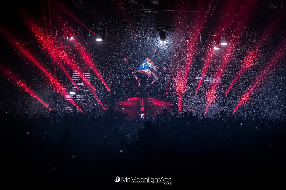 MsMoonlightArts's tweet photo. Thank you Puerto Rico ! #ElectricHoliday #ElEH #EH2016 πΈ: @MsMoonlightArts #RT !! https://t.co/iOiRWEfpp6
