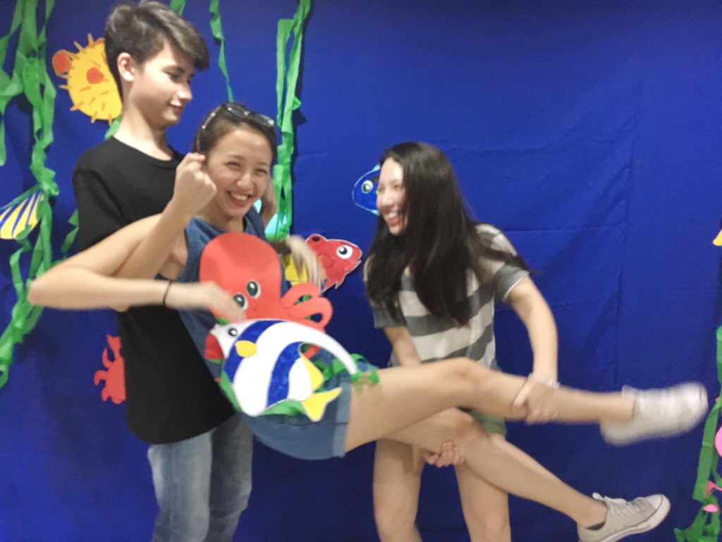 kittykatdl's tweet photo. When we are in family gatherings https://t.co/NlORsShftw
