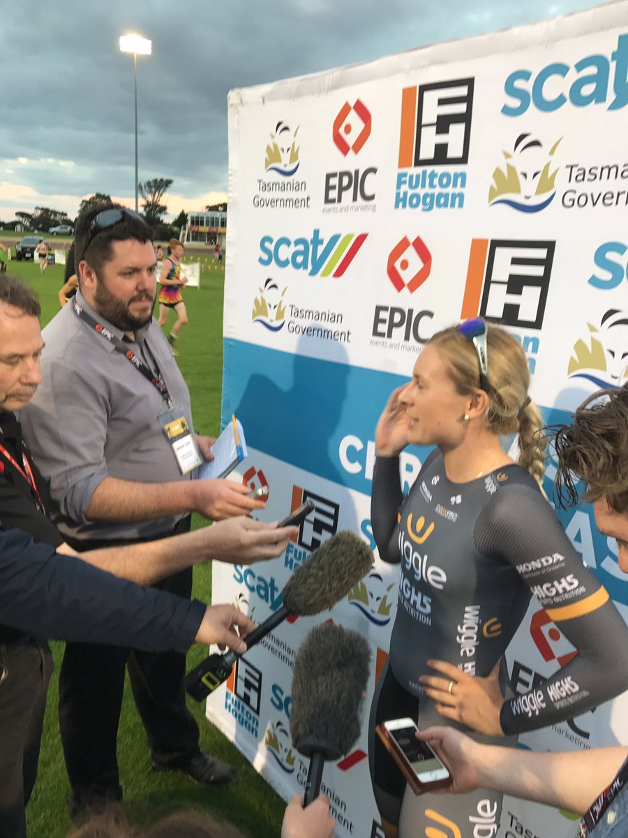 <a href="/NettieEdmo/">Annette Edmondson</a> has taken the richest women's Wheel race in Australia pocketing $4000 for the Devonport Wheel