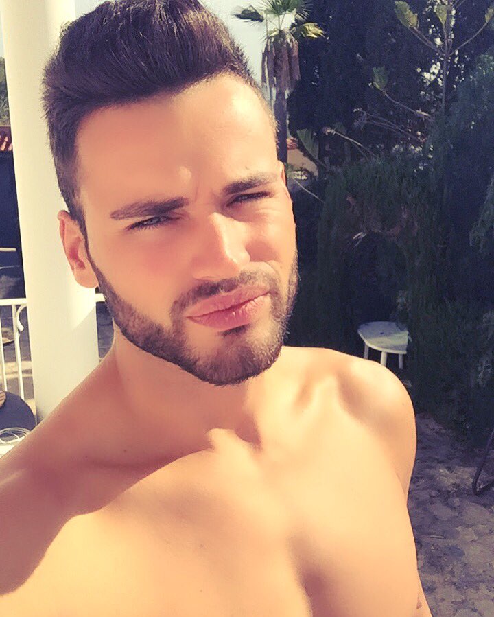 Felices fiestas a todos un abrazo 😘😘😘🎉🎉