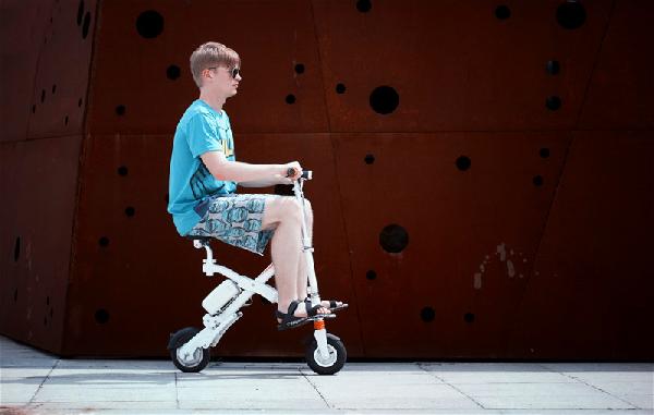 FreeNewsPos's tweet photo. Common Sense of Riding Airwheel Intelligent Mobility Electric Scooters 30, December 2016:Riding an Airwheel  https://t.co/YoFJcYwsbF https://t.co/olDhnMobu4
