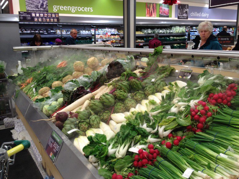 OlyversPRLondon's tweet photo. UK Supermarkets fly in emergency salad from US after Spanish floods hit supplies of salads, celery &amp; broccoli - shortage to last into 2017 https://t.co/bojaEp5Mzs