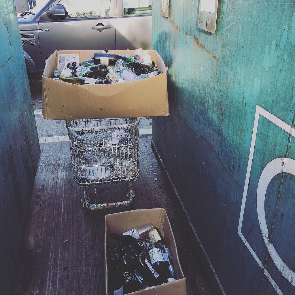 modestmerchant's tweet photo. Being accountable for one's actions 🍾♻️🏦
---
#reapwhatyousow #recycling #bottlebank #bottle #wine #champagne #wineb… https://t.co/N6Fy4FJ8tY