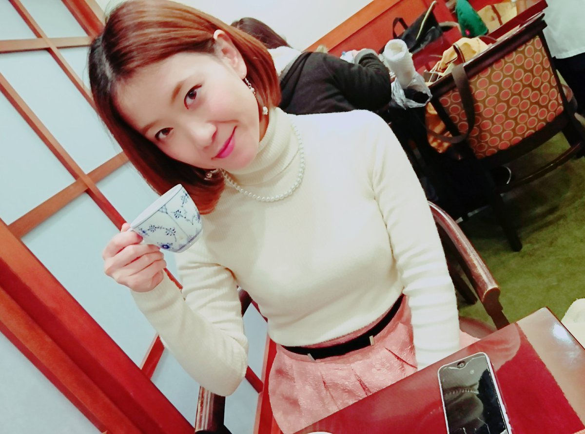 石川ことみ 本日は超nscでしたー きていただいたみなさまありがとうございますo O 帰りに永井さんにラーメンごちそうになりました ただいまひーちゃんとティータイム 加工 加工うるさいです 笑 来年もよろしくお願いいたします このあと23時