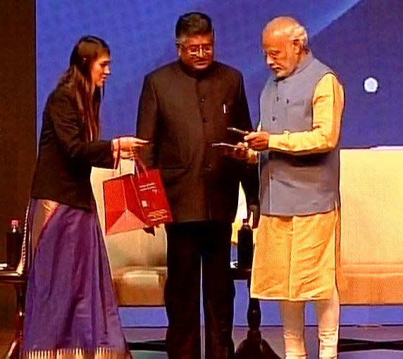 NITIAayog's tweet photo. PM @narendramodi launches a mobile app #BHIM to make digital payments easier at #DigiDhanDelhi https://t.co/gRqoQ6vcxw