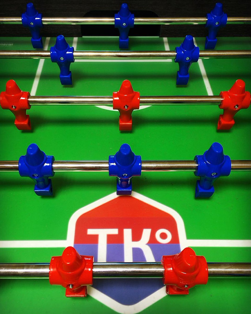 tochkak's tweet photo. Готовимся к вечернему кикер-чемпионату! https://t.co/1udMScxwwp https://t.co/TsZ3zq1Od8