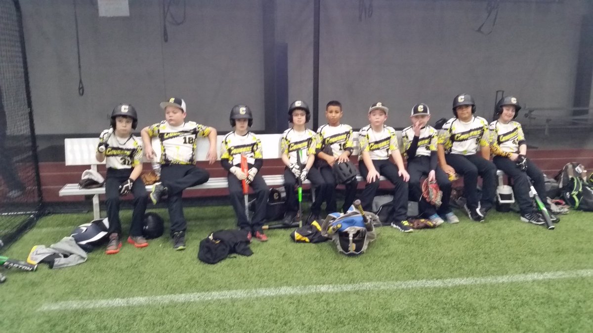 10u Cougar's are ready for their first game at the Pinnacle New Years tourney.