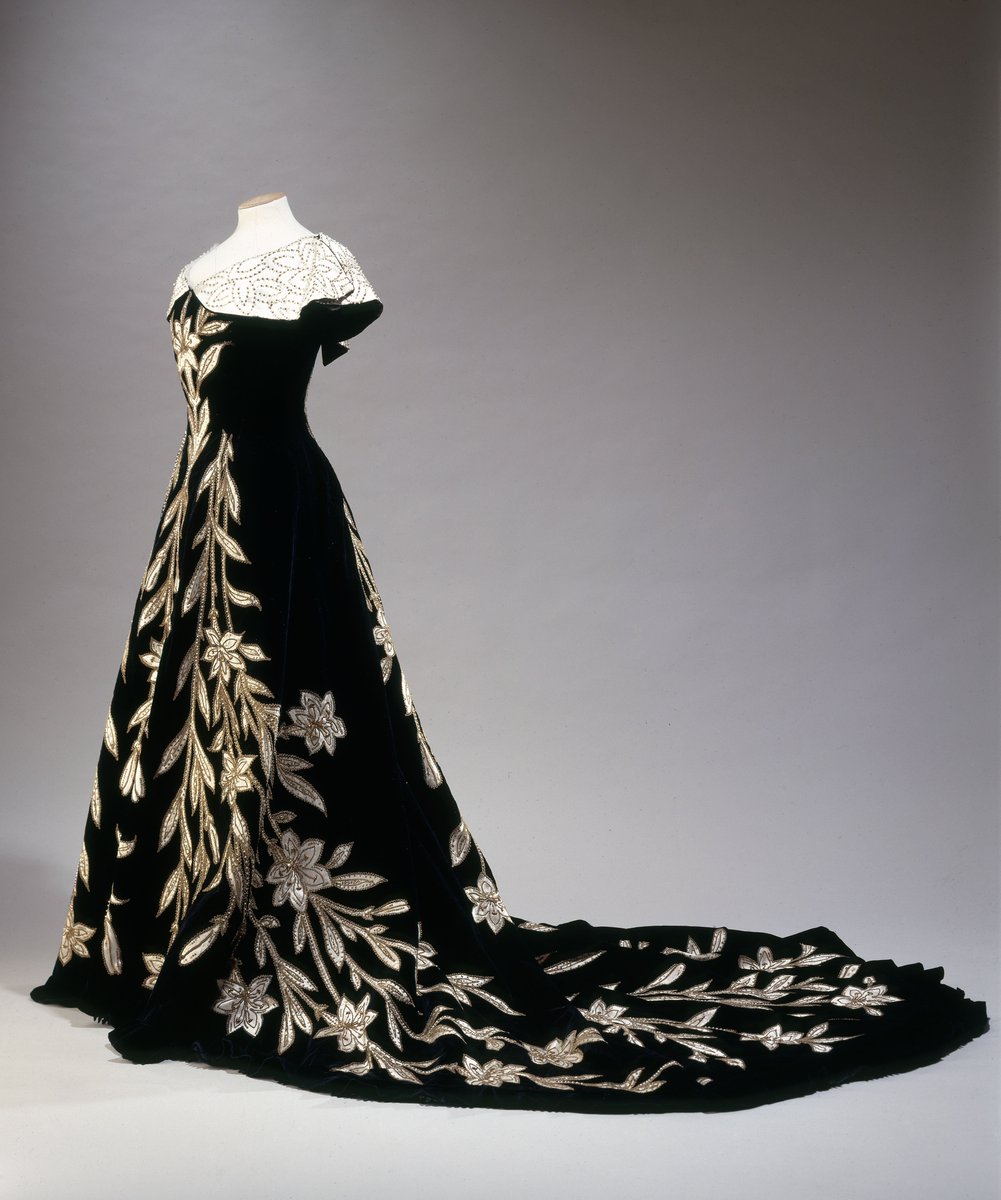museumatFIT's tweet photo. Final week! See the dresses of #ProustsMuse–a famous beauty celebrated for her “aristocratic and artistic elegance.” https://t.co/M1Su9ay6Pm https://t.co/zLzX6979Pg