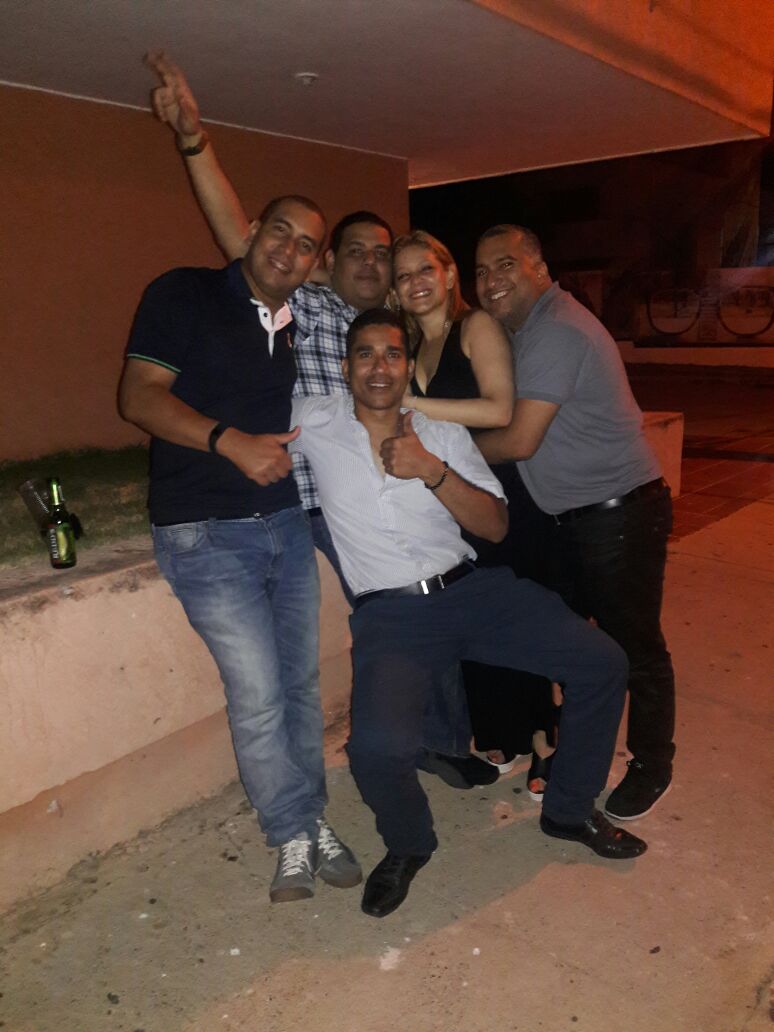 thaisalanas's tweet photo. Mis hermanos, mis primos, mis amigos! Aunque aquí faltan muchos! Siempre los míos! #progresonoperfeccion https://t.co/82K0RlNe6Q