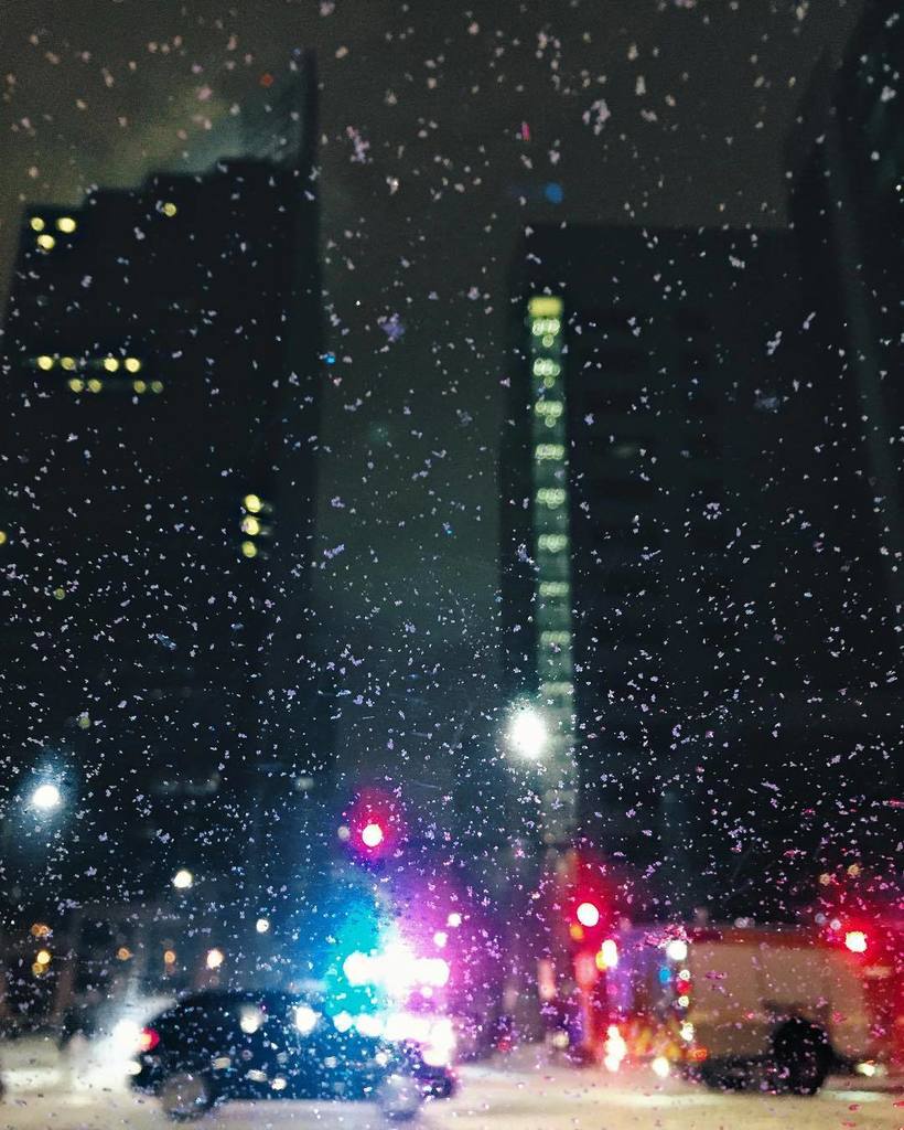 rachel_ventures's tweet photo. Snowy night in Minneapolis .
.
.
#priime_crystal #jj_forum_1775 #cityofminneapolis #windsh… https://t.co/qiBOLJxK1G https://t.co/J2f8wI12j3