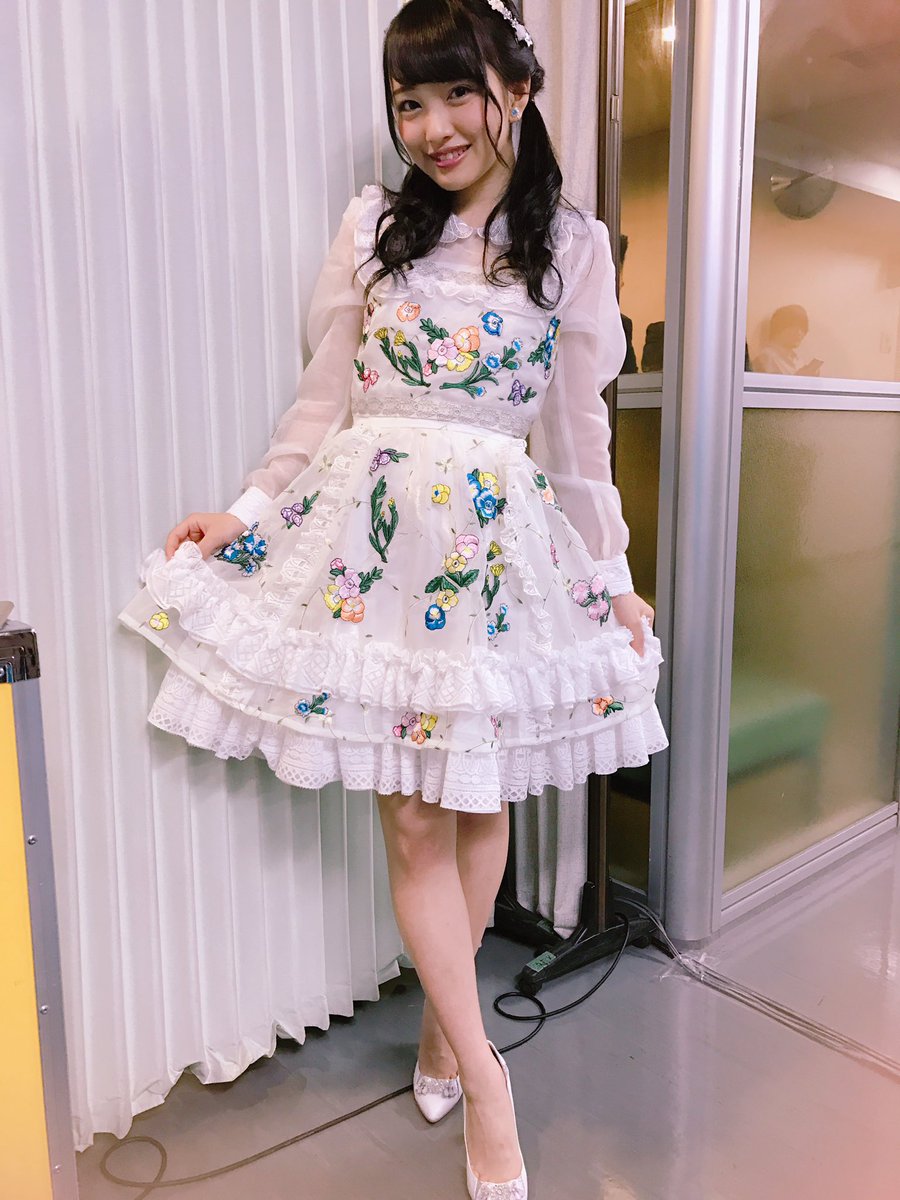 向井地 美音 در توییتر レコ大新衣装 花の刺繍がとっても可愛かったの