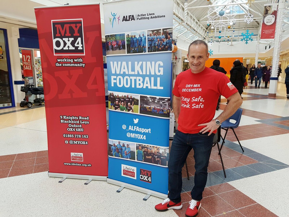 MYOX4's tweet photo. #drymixdecember @MYOX4 have been @TemplarsSquare today taking to #Oxford residents about #saferdrinking see us at 9 Knights rd for support https://t.co/AhiRjOiG0c