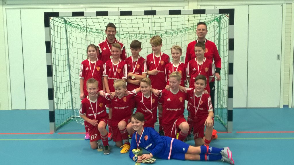 JariETuominen's tweet photo. Hopeaa Laitilan futsalturnauksesta. https://t.co/4IrdnC56YO