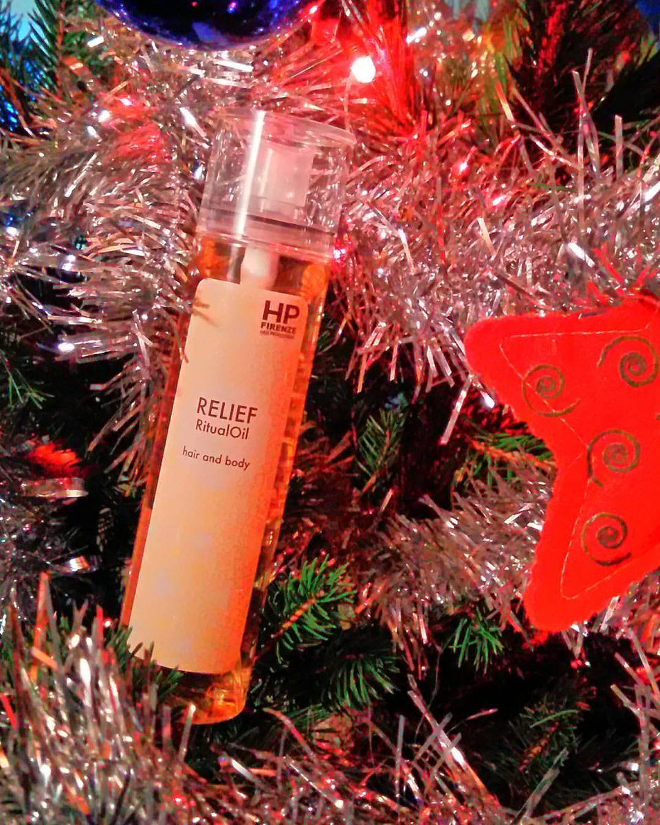 HPFirenze's tweet photo. Auguri di un felice 2017 da tutto lo staff HP Firenze!
#happynewyear #happychristmas #happyholidays #oliodiargan #arganoil #ghift #present https://t.co/6hsB6EMZFW