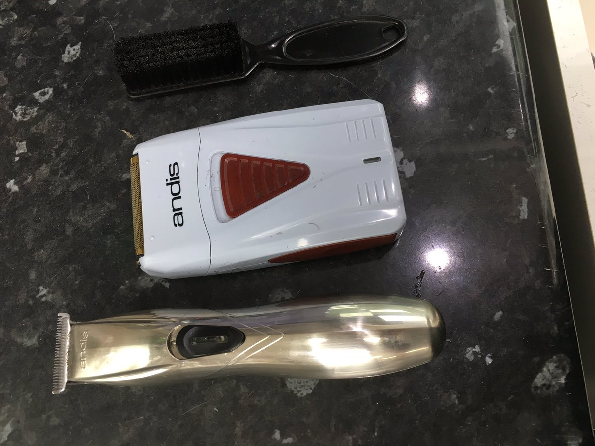 robbsta123's tweet photo. @AndisCoUK always got mine 😉😉😎✂️✂️ https://t.co/J2iQcB05Yi