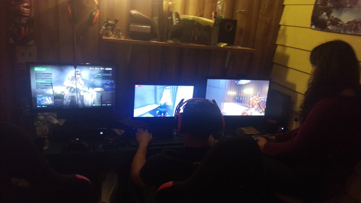 BrewAndGame's tweet photo. My sister and her beau visited for Christmas and we had a blast! Had both consoles and pc gaming going! #nerdpatrol https://t.co/02DegqZHd4