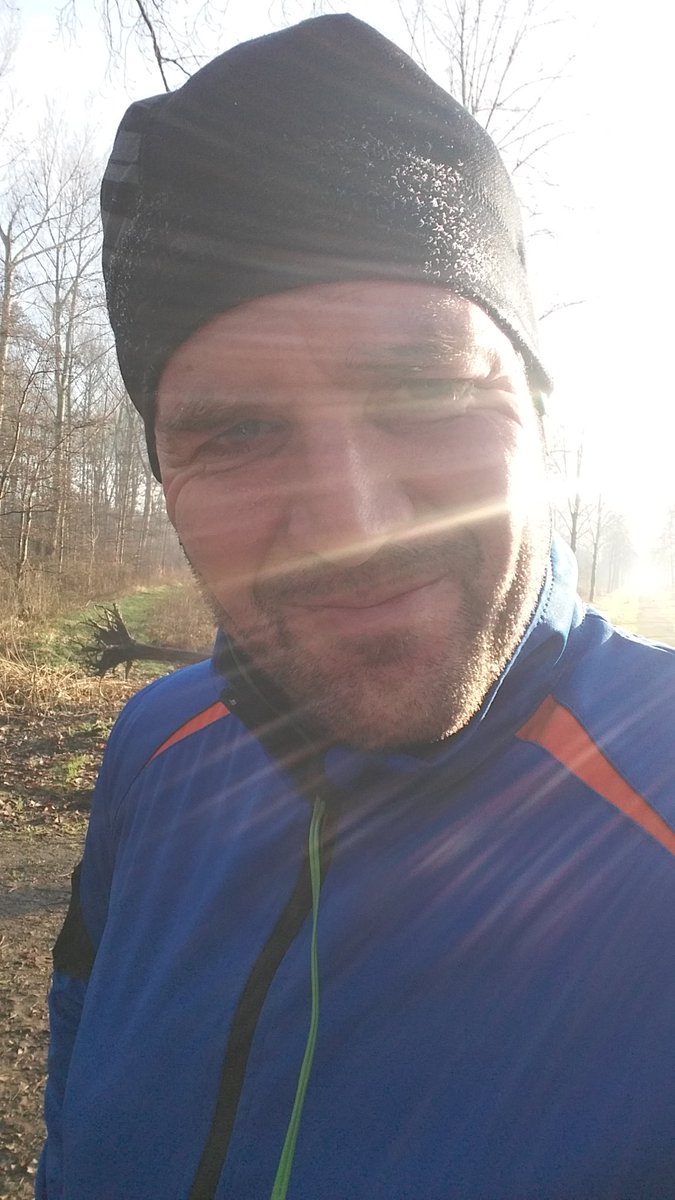 Gaabster74's tweet photo. Wintermiddag loop na volle vreetdagen klaar maken voor nieuwe jaar met diverse doelstellingen @loopmaatjes @HupLopen #mindset #doelstelling https://t.co/K2uoVkJwXT