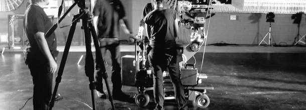 BellaStone_Off's tweet photo. Behind the scenes #ScreamGhouls ♡ https://t.co/8L23blQwEo