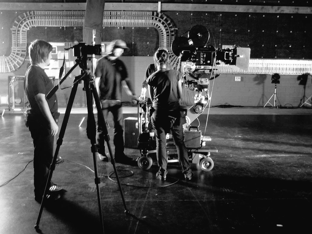 BellaStone_Off's tweet photo. Behind the scenes #ScreamGhouls ♡ https://t.co/8L23blQwEo