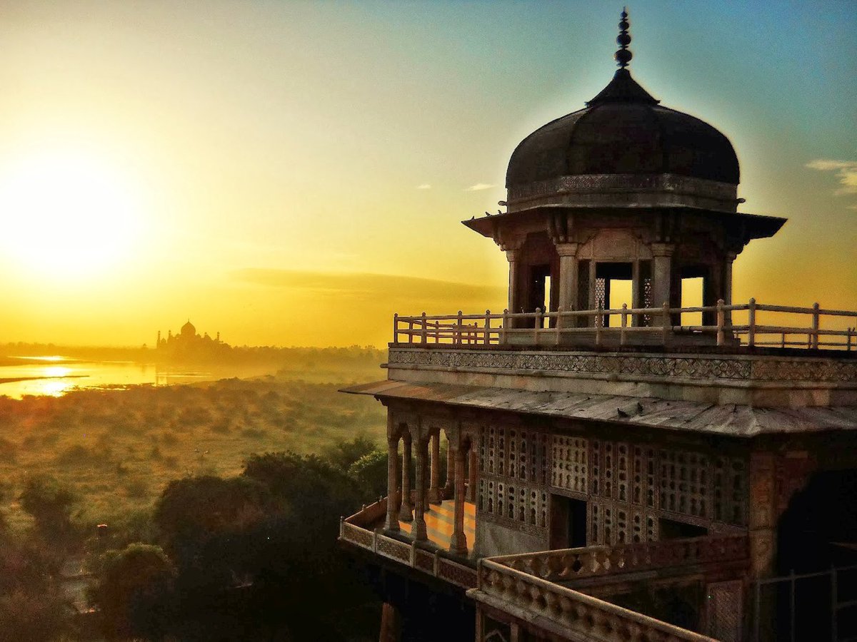 swantours_india's tweet photo. Agra Fort is the former imperial residence of the Mughal Dynasty located in Agra, India. More https://t.co/OWfSd80Bv1 https://t.co/IPOPCJWn15