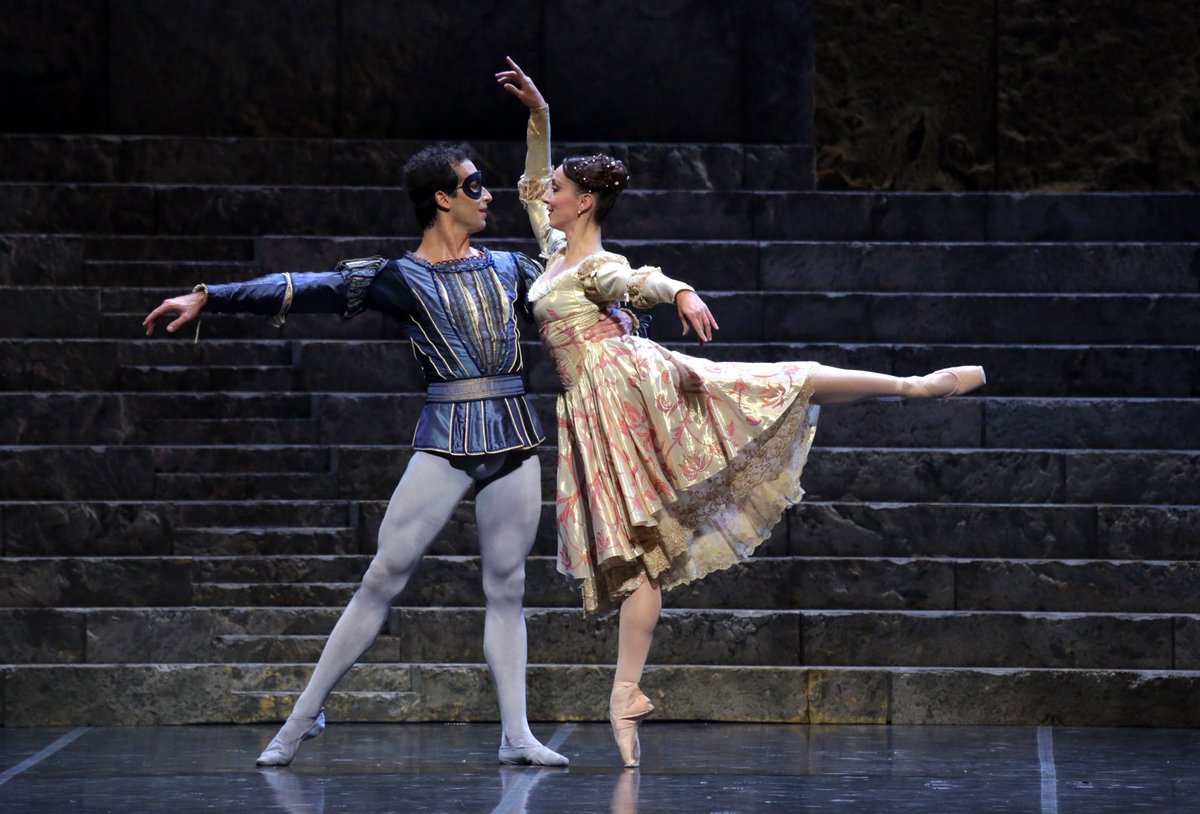 teatroallascala's tweet photo. #ScalaRG torna in scena stasera alle 20 con @Martagiraffa nei panni di Giulietta accanto al Romeo di @gabrieledancer https://t.co/T0u691s8g2 https://t.co/gUsxYJ7WdM