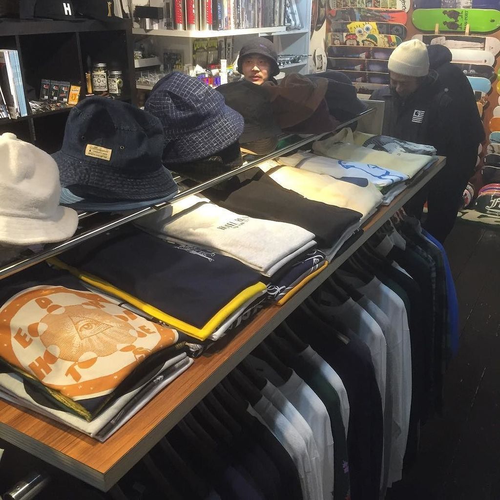 instant_skate's tweet photo. スケートボードショップには真冬でも最新のTシャツが揃ってます!
#instantkichijoji #instants #skateboard #スケートボード #skatesho… https://t.co/AUVD4jN37g https://t.co/RFE7Qr9od2