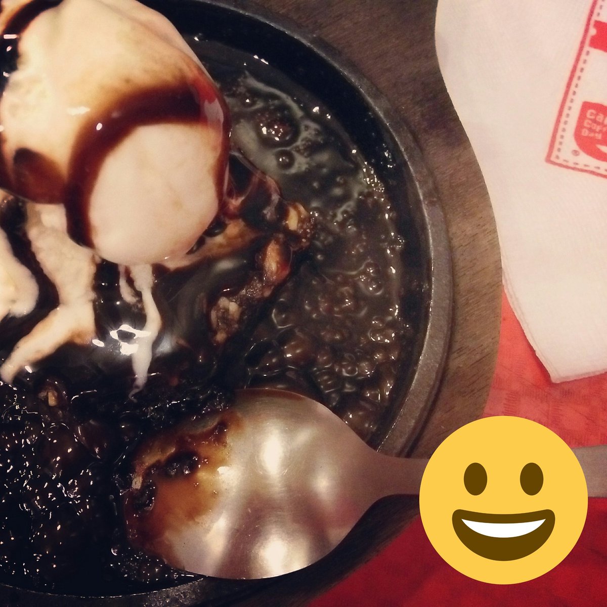 abiramitra's tweet photo. Last day @work for the year 2016! It's not only about papers,files,laptops as it's also about #brownies @CafeCoffeeDay #workisfun #bye2016 https://t.co/KCkfX5Zrkg