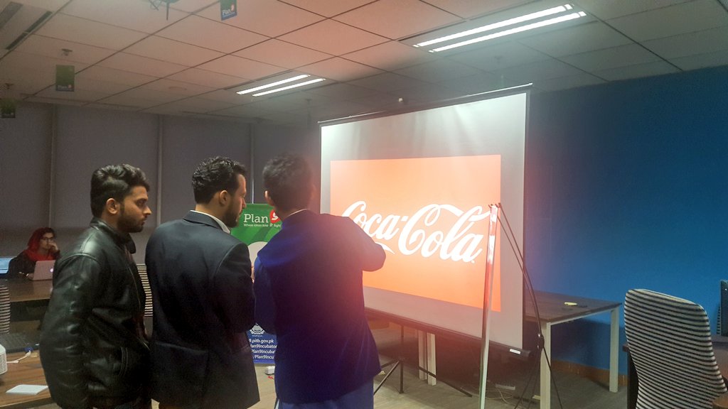 PITBIncubation's tweet photo. #Plan9Startups are receiving feedback from Bilal Khan on what works & what doesn't when it comes to pitching infront of potential #investors https://t.co/uGdUzKLWe2